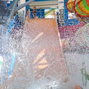 🎶 HIT, KTERÝ SE VYPLATÍ 💦 - vyhraj celodenní rodinnou vstupenku do Aquapalace Praha!