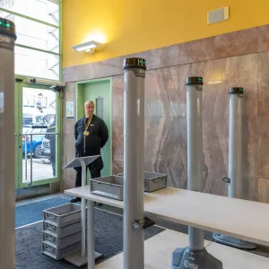 Do Baťova mrakodrapu budeme chodit přes detektory