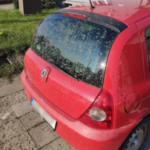 Nivnici zalila močůvka. Zemědělci proplácí umytí silnice i aut