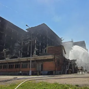 Likvidace požáru budovy 34 potrvá ještě pár dnů, vyšetřovatelé hledají svědky