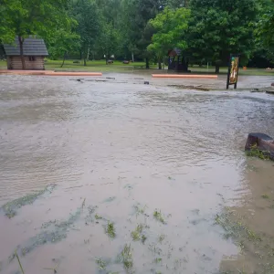 Blesková povodeň zasáhla Valašské Klobouky i Luhačovice