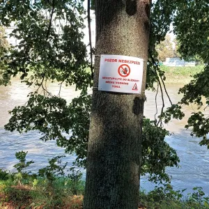 Kroměříž vrací zábradlí na lávku, Podzámka zůstává zavřená
