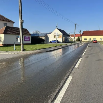 Nivnici zalila močůvka. Zemědělci proplácí umytí silnice i aut