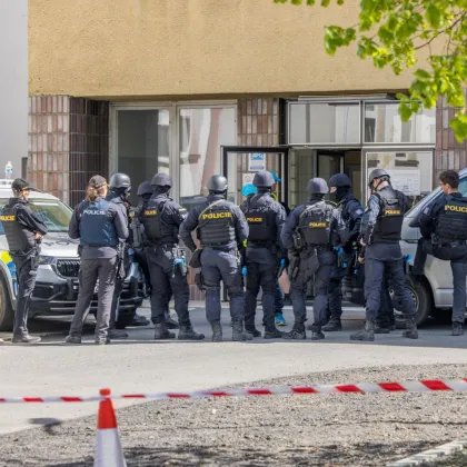 Vsetínskou nemocnici v úterý obsadí policie, může se ozývat střelba