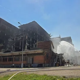 Likvidace požáru budovy 34 potrvá ještě pár dnů, vyšetřovatelé hledají svědky
