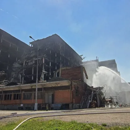Likvidace požáru budovy 34 potrvá ještě pár dnů, vyšetřovatelé hledají svědky