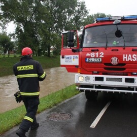 Pytle s pískem i rušení akcí. Zlínský kraj se chystá na velkou vodu