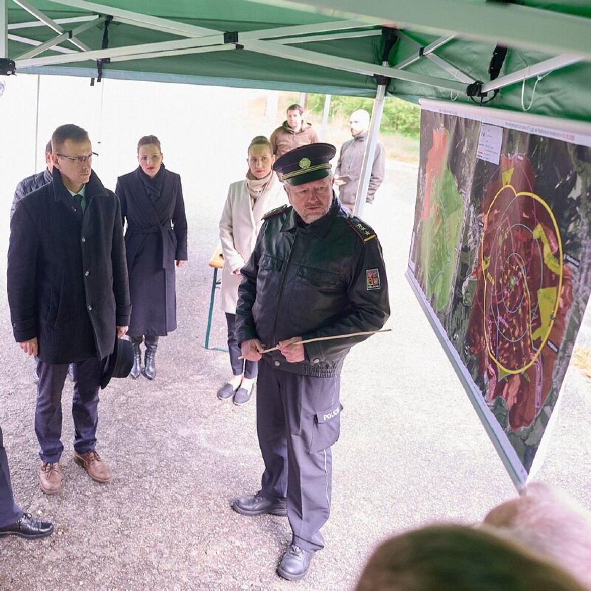 Dokončete průzkum Vrbětic, píše hejtman vládě