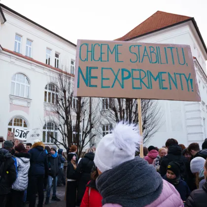 Dvě školy, ne jedna! V Holešově demonstrovali proti sloučení