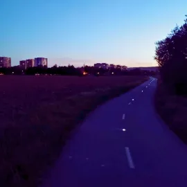 Oblíbená cyklostezka mezi Otrokovicemi a Zlínem už svítí