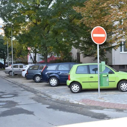 Kroměříž zvažuje modré parkovací zóny. Zatím na Zacharu II