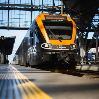 Vlakem ze Zlínska do Prahy pohodlněji. Vrací se Leo Express