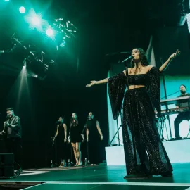 Kateřina Marie Tichá ve videoklipu k písni Budu tu zachytila emotivní atmosféru vyprodaného koncertu v O2 universum 